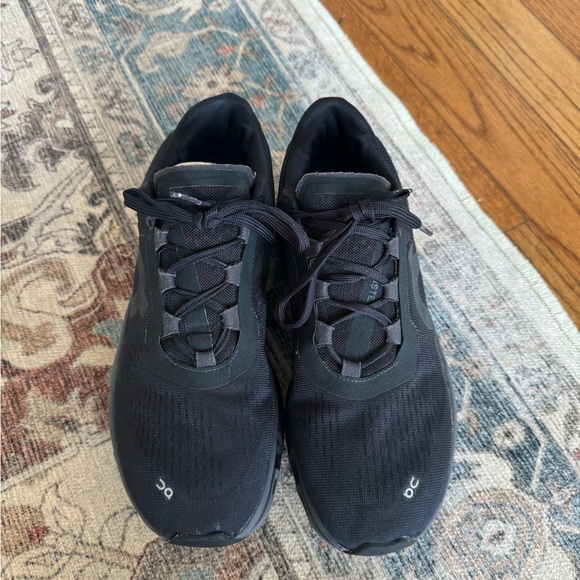 On Running Black Athletic Shoes Women’s - Picture 2 of 10